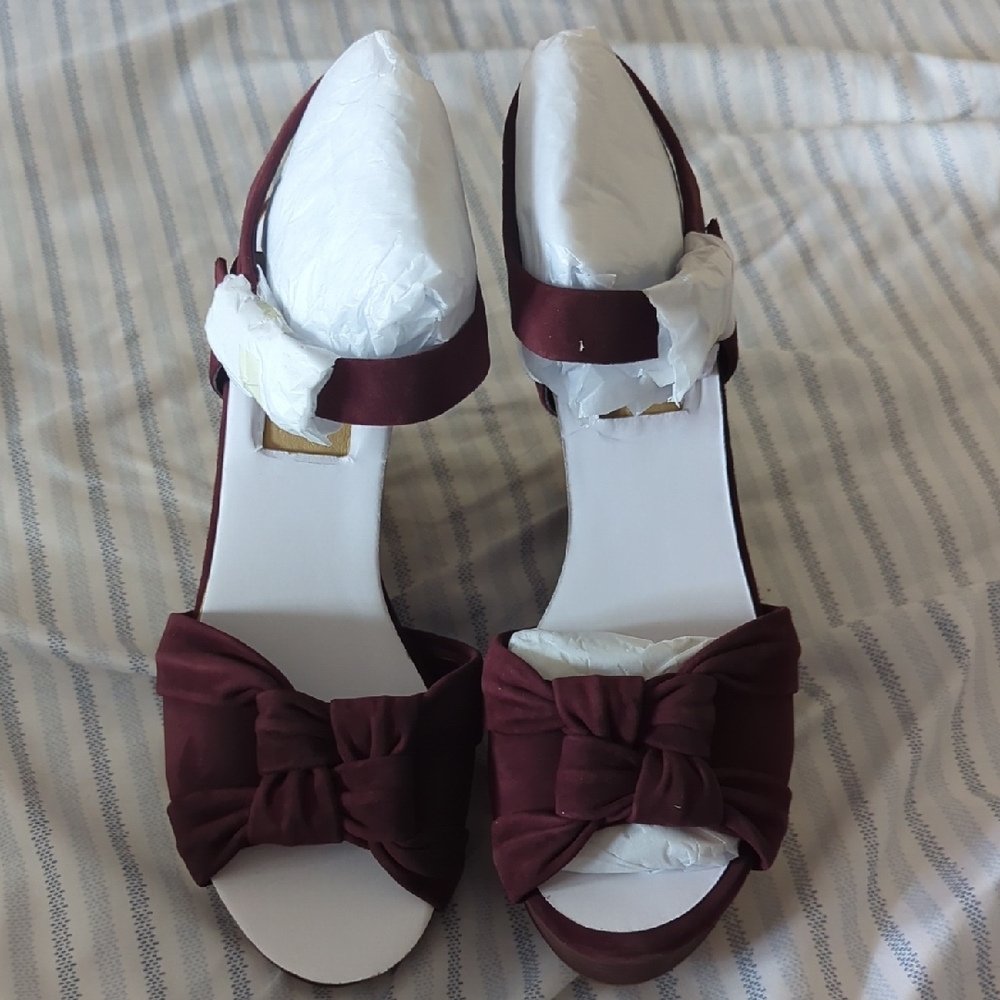 Burgundy Bow Wedge Sandals — Size 7.5 (Brand New) - Picture 3 of 9